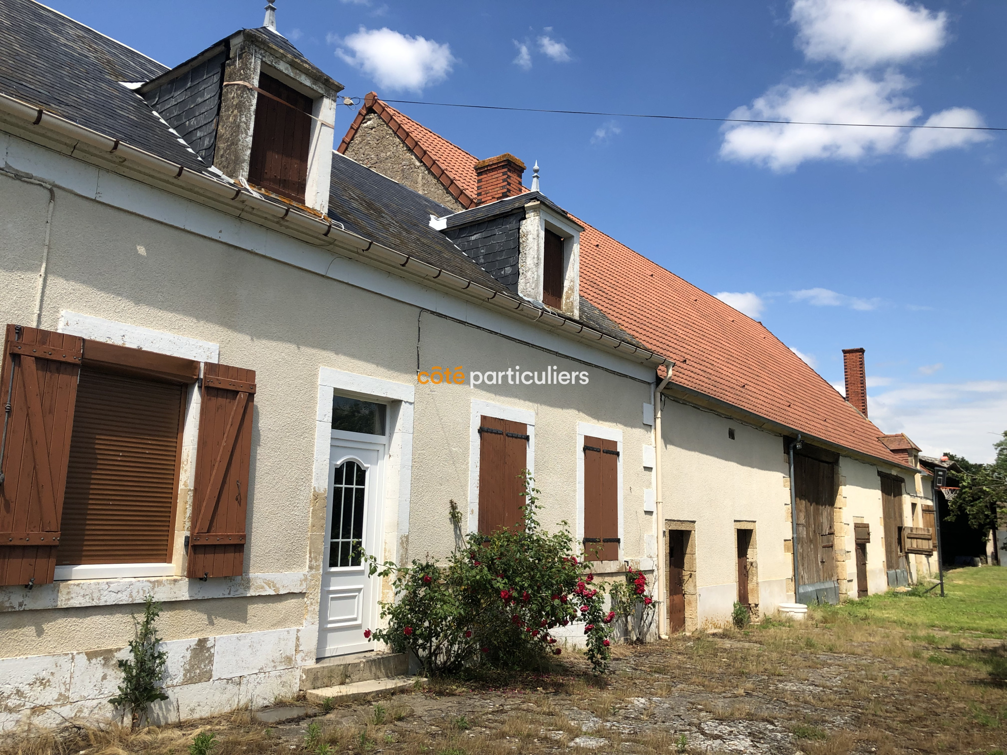 Vente Vend Corps De Ferme Avec 2 Maisons Et Grange Sur 5 000 M Entre St Amand Et Lignieres
