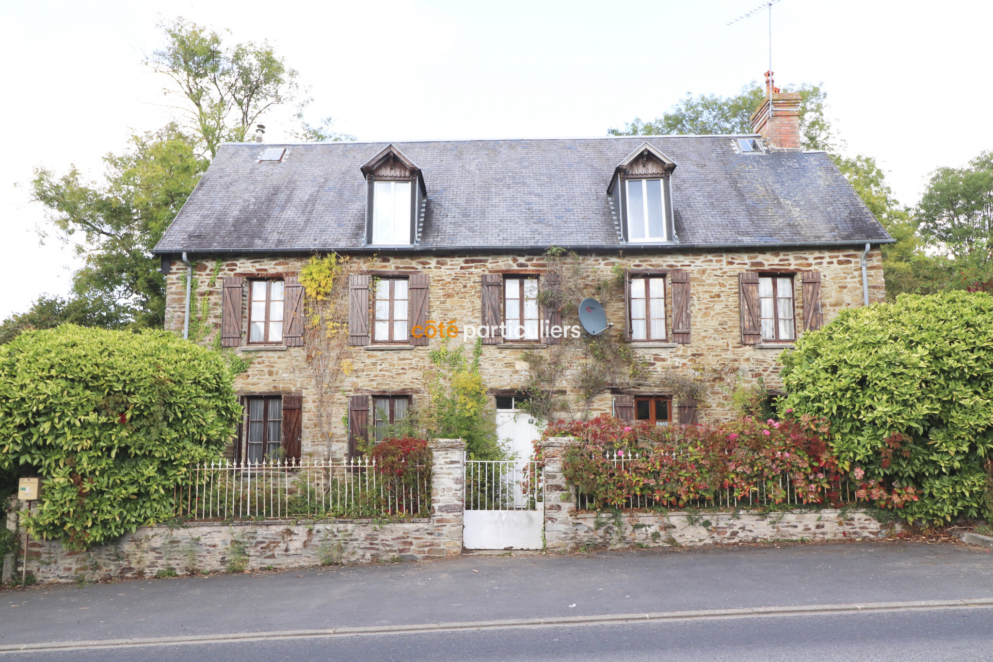 Vente MAISON DE CARACTERE A RENOVER ENTIEREMENT SUR 1486M2 DE TERRAIN